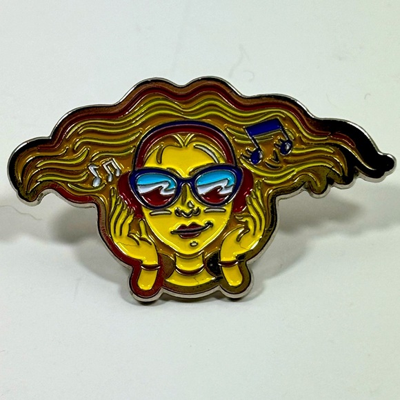 💕2/$20💕 Retro Girl with Sunglasses Headphones Music Playing Pin - Picture 6 of 7